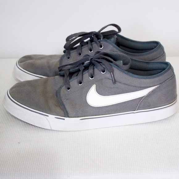 nike gray canvas shoes